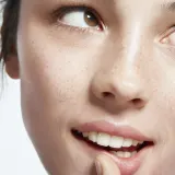 Clinique Moisture Surge Lip Hydro-Plump Treatment бальзам-уход для губ увлажняющий 10 мл — фото 2