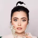Резинка для волос Almania Scrunchie шелковая атласная, оттенок слоновая кость — фото 2