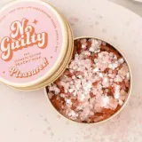 Био-глиттер для лица и тела Ministerstwo Dobrego Mydla Facegroovin's glitter Peachy Pink персиково-розовый, полупрозрачный — фото 2