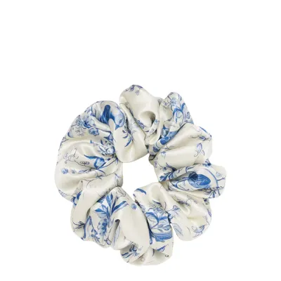 Резинка для волос Almania Scrunchie шёлковая с узором Toile de Jouy, гравюрный принт, 1 шт