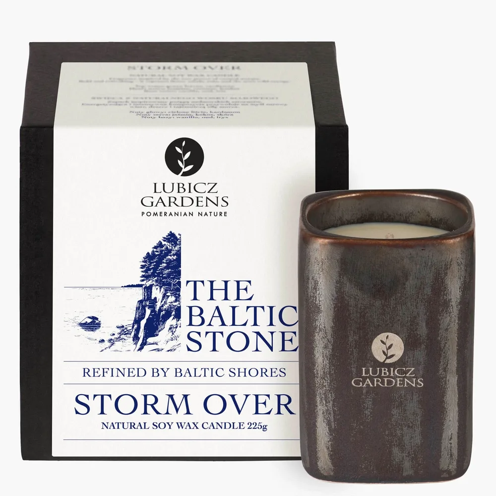 Свеча ароматическая Lubicz Gardens Baltic Stone Storm Over квадратная высокая, соевый воск, жасмин, кокос и уд, около 38 часов, 225 г