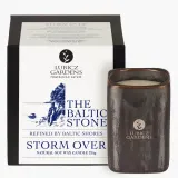 Свеча ароматическая Lubicz Gardens Baltic Stone Storm Over квадратная высокая, соевый воск, жасмин, кокос и уд, около 38 часов, 225 г — фото 1