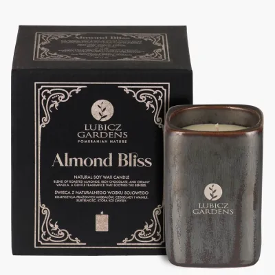 Свеча ароматическая Lubicz Gardens Almond Bliss квадратная высокая, соевый воск, миндаль, пралине, шоколад и ваниль, около 38 часов, 225 г
