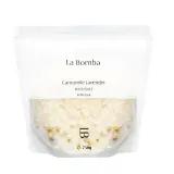 Соль для ванны La Bomba Camomile Lavender с ромашкой и лавандой, рефил 750 г — фото 1