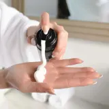 Успокаивающая очищающая пенка для чувствительной кожи Revision Skincare Gentle Foaming Cleanser, 150 мл — фото 2