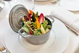 STAUB Деревянная подставка для 3 мини-кокотниц — фото 5