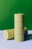 HAY Свеча декоративная Column Candle, бежевая с узором в клетку, 20 x 8 см — фото 2