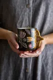 Bloomingville Набор из четырёх кружек Vivielle, каменная керамика, ручная роспись, 8,5 x 9,5 см — фото 4